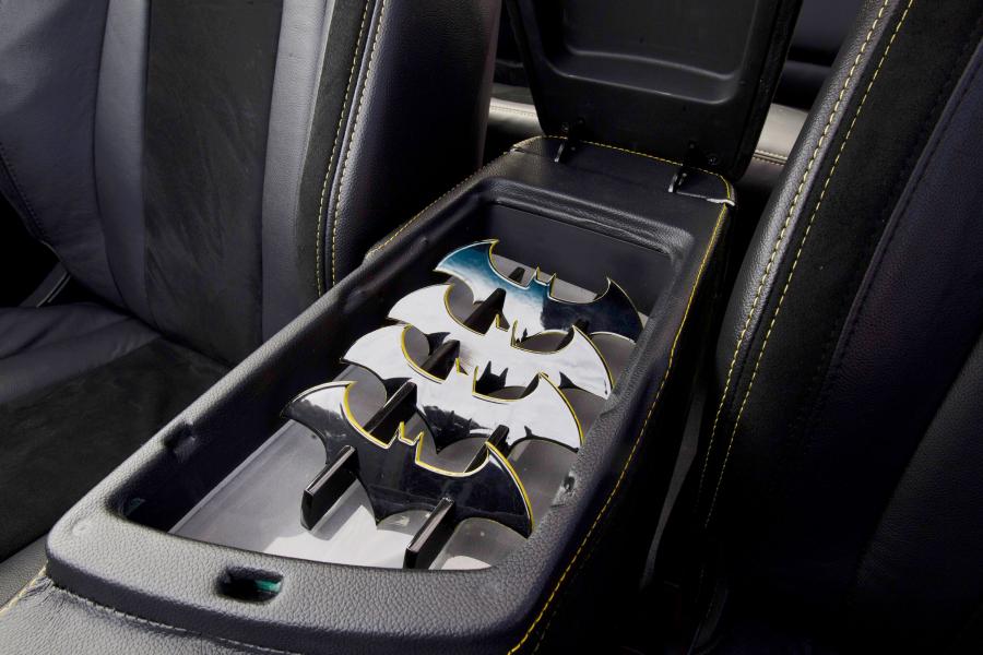 Детали интерьера Kia Optima Batman (TF) 2012 года  (фото 2 из 12)